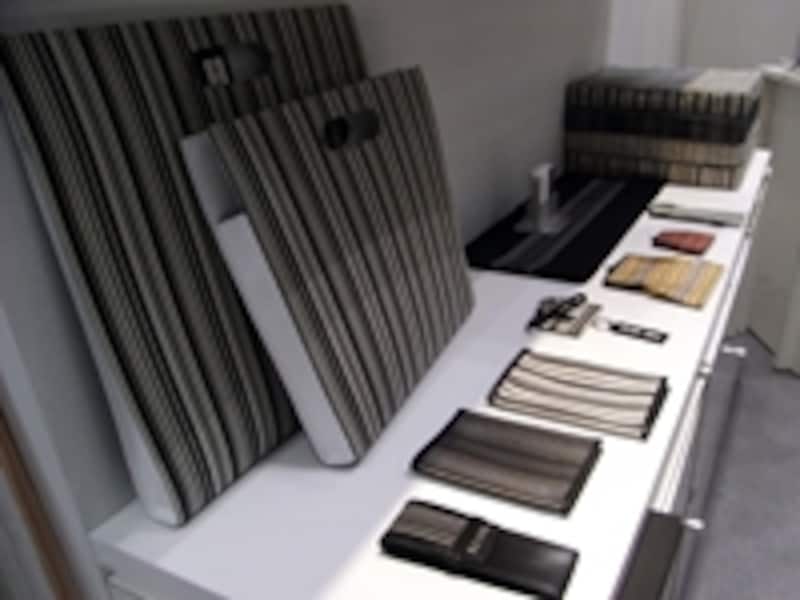 縞々のステーショナリーやハードケース