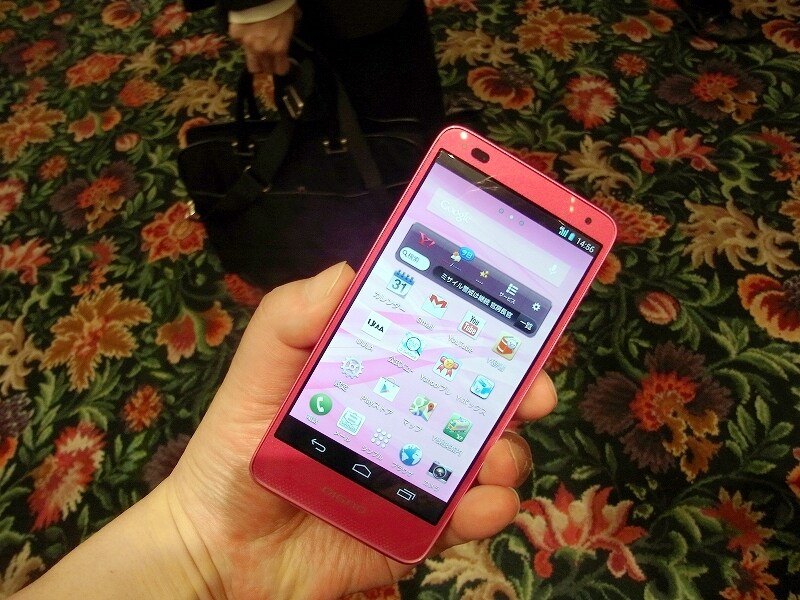 水・防塵対応で最軽量な94gのDIGNO R 202K