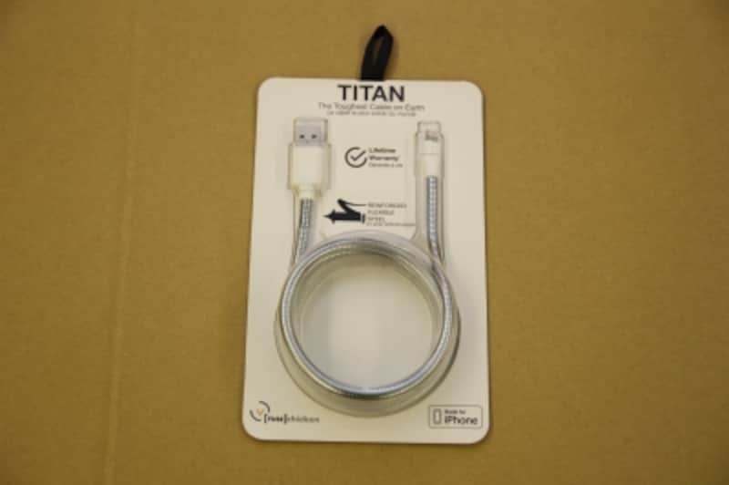 タフネスLightningケーブル「TITAN」です。実売価格は4600円前後