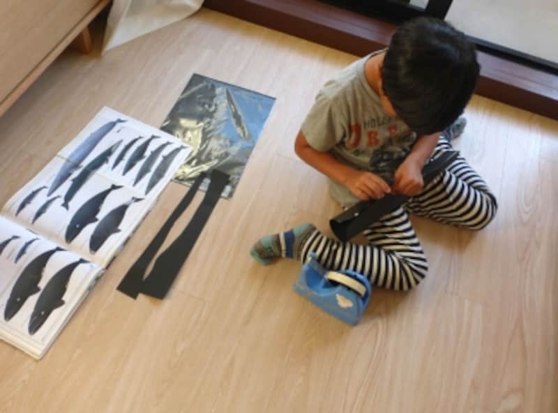 息子さん工作中