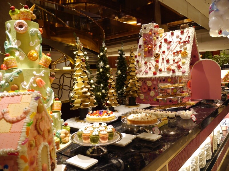 クリスマスデザートフェア「ヘンゼルとグレーテルのお菓子の家」
