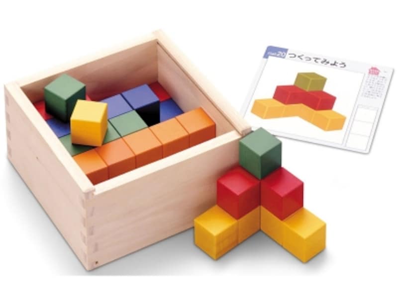 木製のケース入りで収納も便利