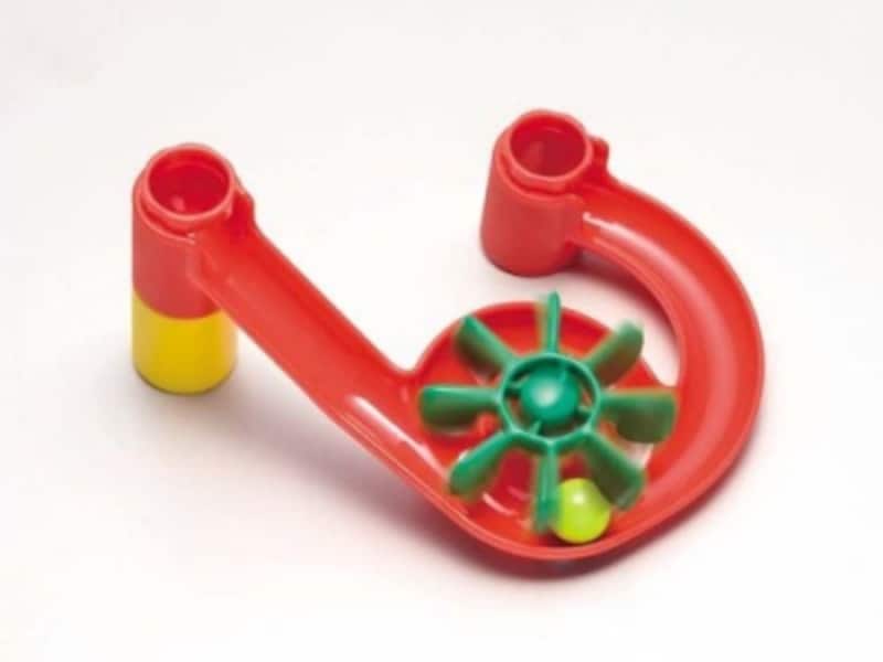 ボールが通ると羽根車が回る。スロープや切り替えポイントもあります