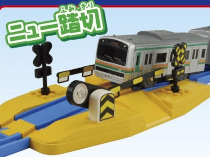 踏切は車両が通過すると自動で遮断機がおります