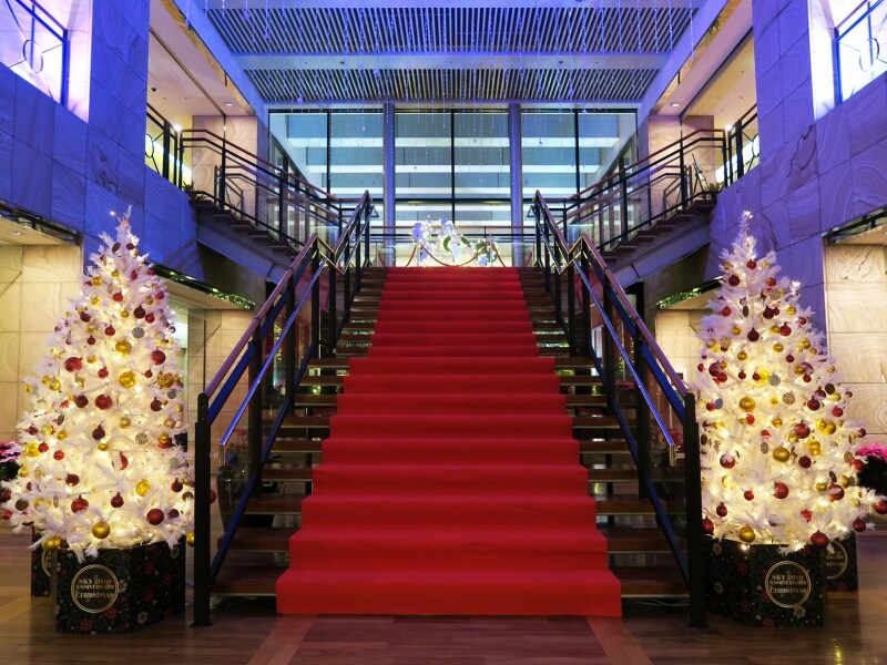 28~29階の階段にもクリスマス装飾が(2016年11月25日撮影)