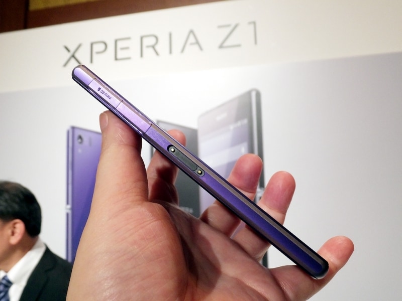 Xperia Z1 SOL23undefined薄くスマートなデザインも魅力