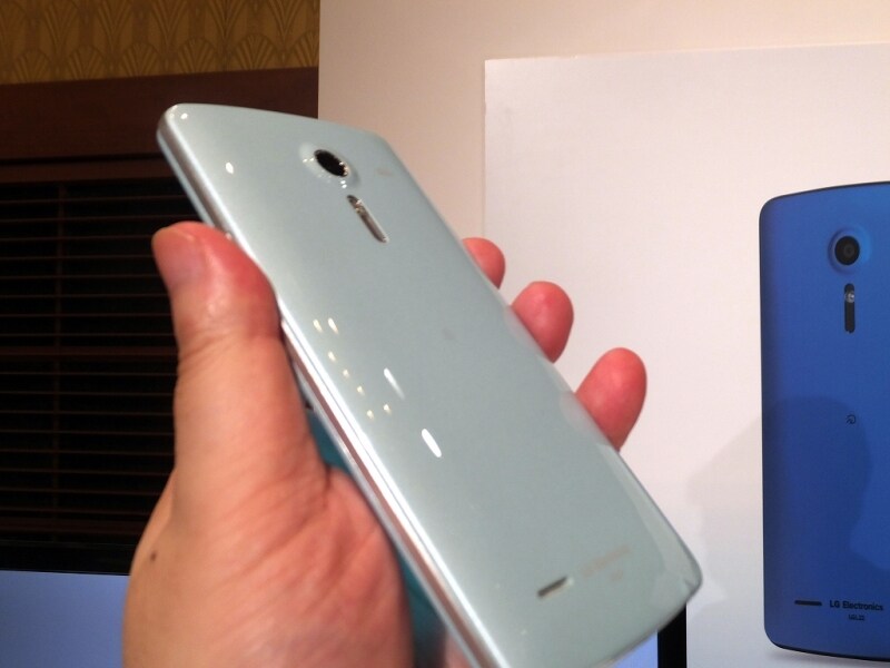 水のようなスマホというコンセプトのアクアカラー