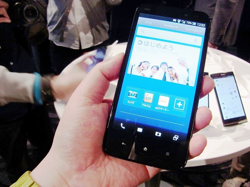 3日間使えるコピーが魅力のスタミナスマートフォンAQUOS PHONE SERIE