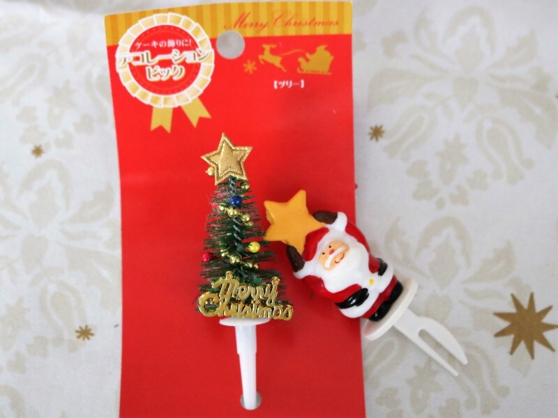 クリスマスケーキ用のピックはデコレーションにも使えます。