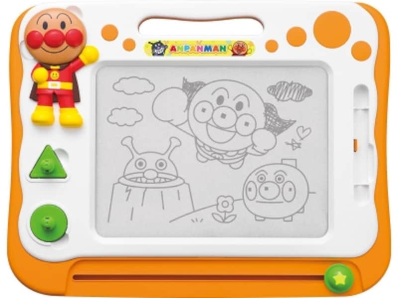 大好きなアンパンマンとお絵かきや文字の練習が楽しめます
