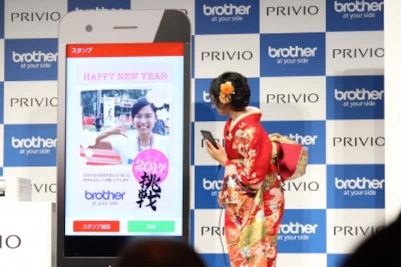 普段から使い慣れているスマホは操作しやすいようで、サクサクと作成を進める。