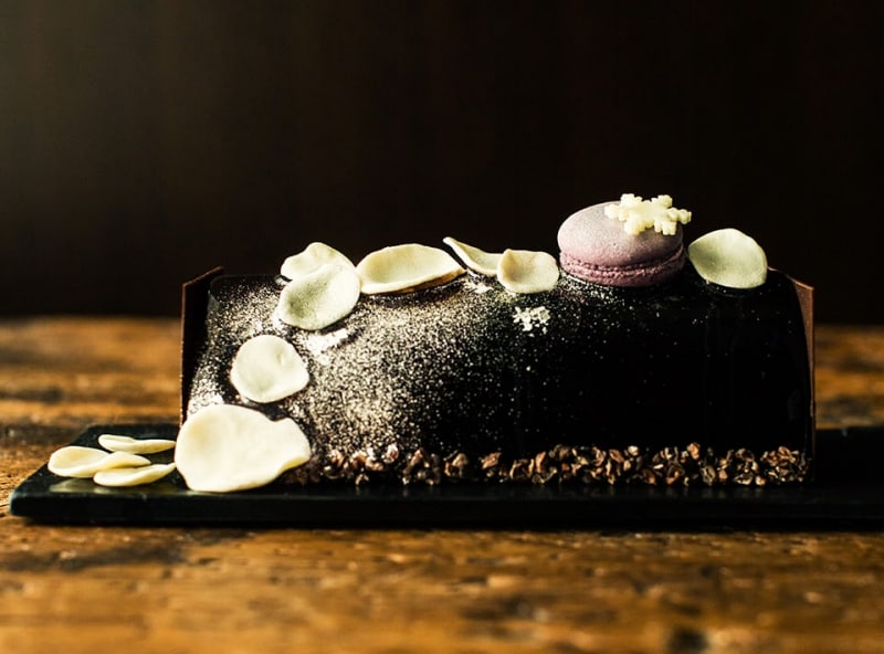 ■漆黒のブッシュ・ド・ノエル「ノエル・ショコラ」￥5500（50個限定undefined 約長 16cm x 幅8cm x 高9cm）