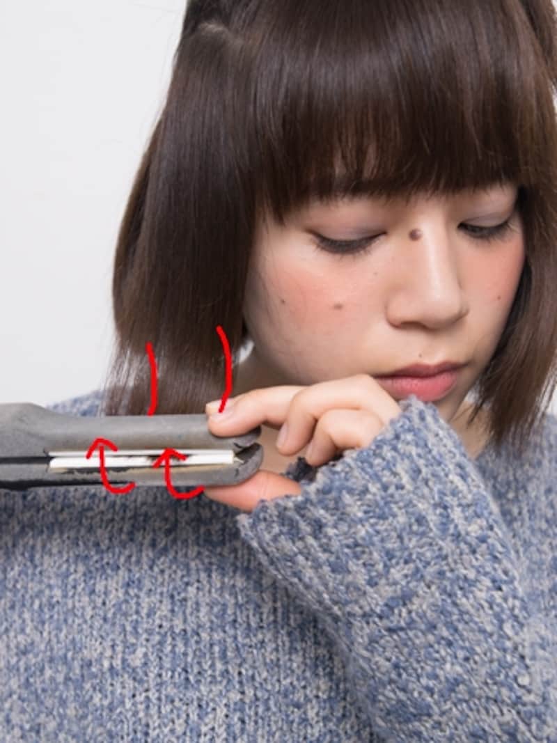 毛先までアイロンをしっかり通して、外ハネを作る