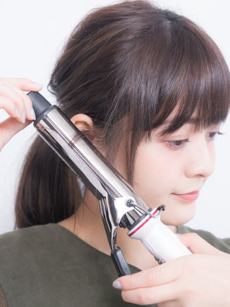 まずはもみあげ部分をワンカール