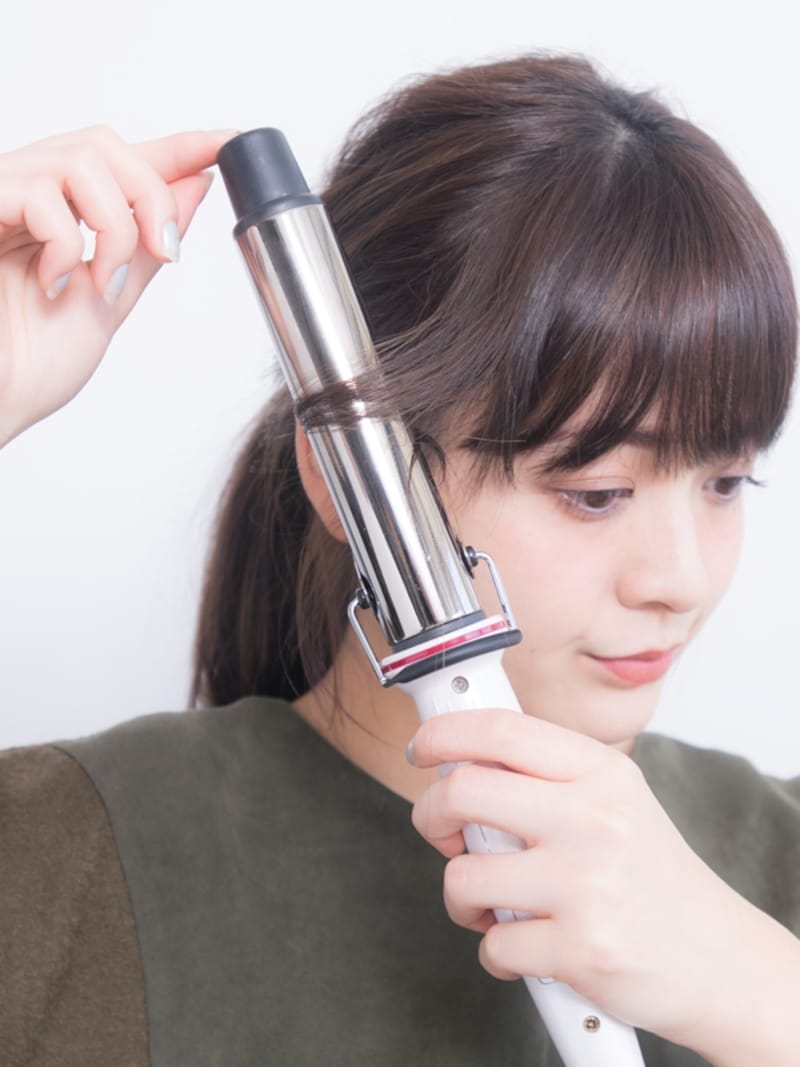 次にフェイスラインを巻きます