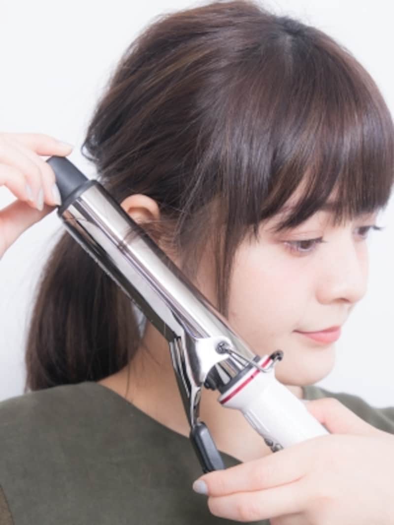 おくれ毛の出し方とは……基本のポニーテールアレンジ方法 [ヘアアレンジ] All About