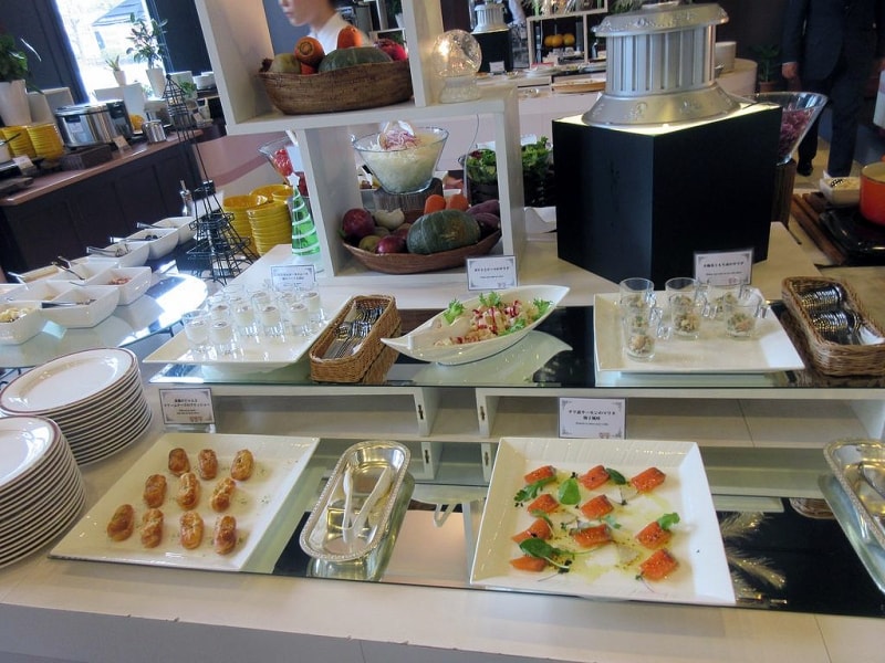 冷菜のブッフェ台