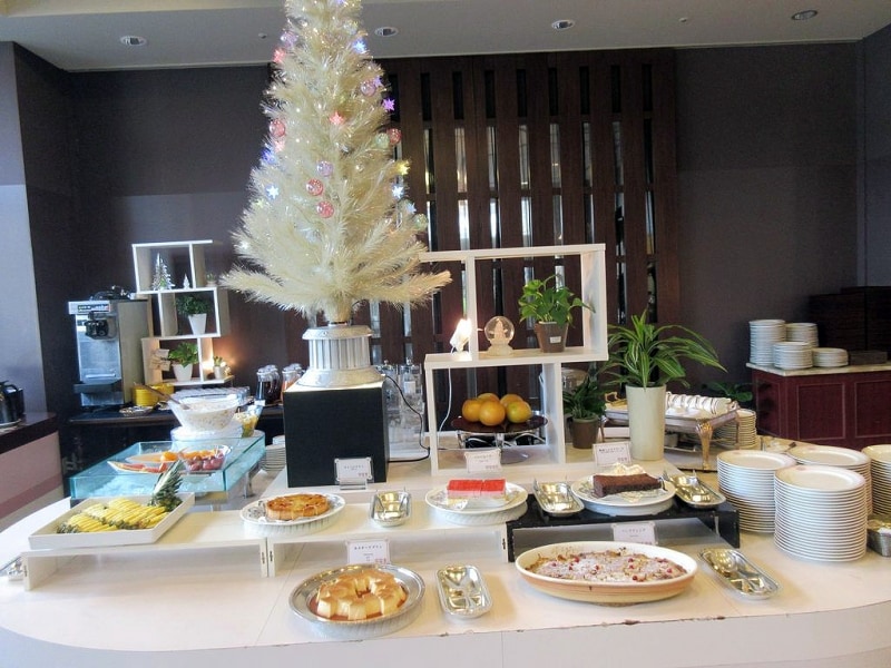 デザートのブッフェ台