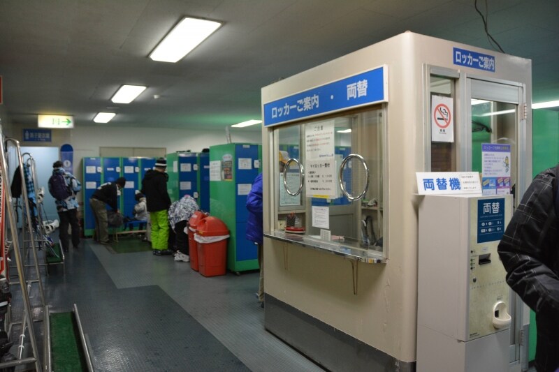 入口ホールのロッカー・コーナー