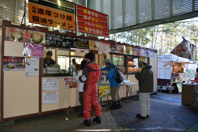 ゲレンデ横のフードコーナー