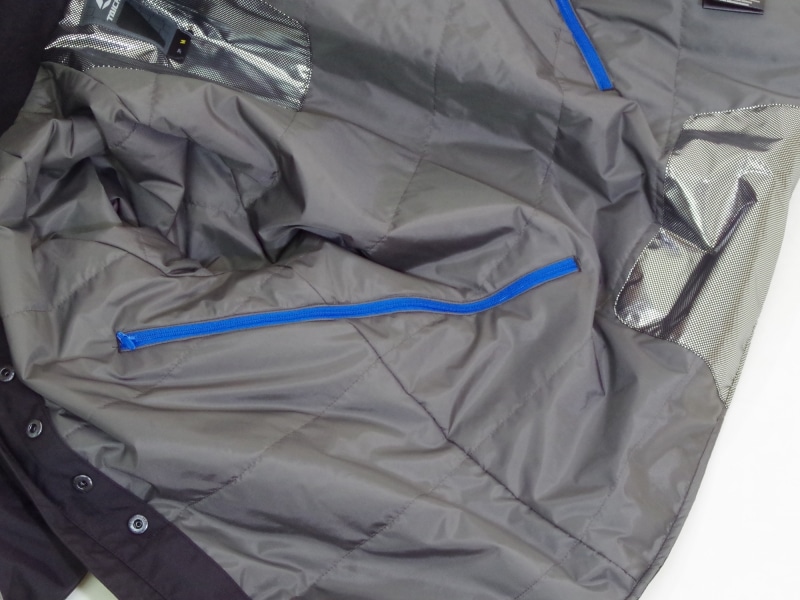 中綿入りのインナーは脱着可能