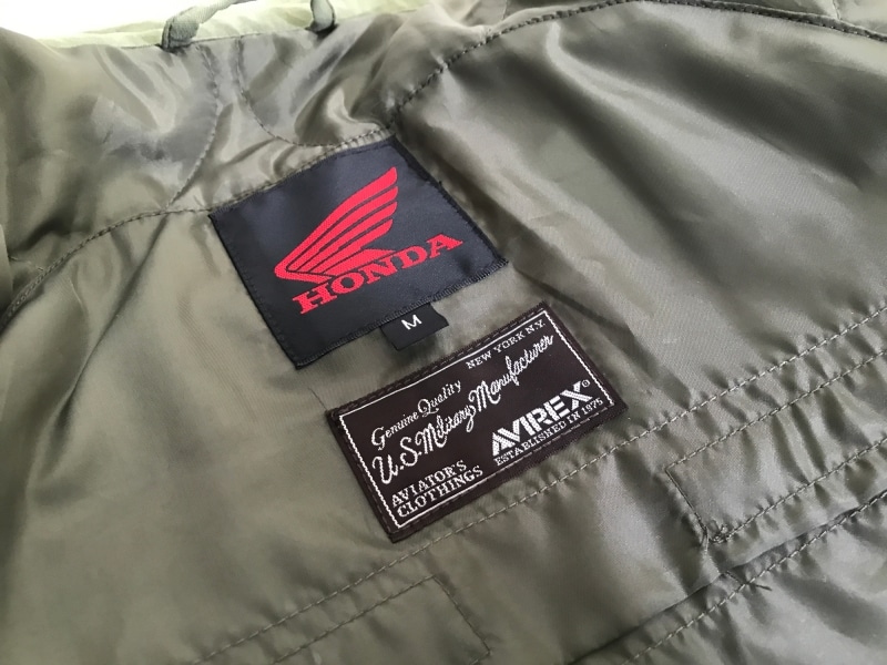 軍にフライトジャケットを供給していた経験もあるアパレルメーカーだけに街着でも着れそう