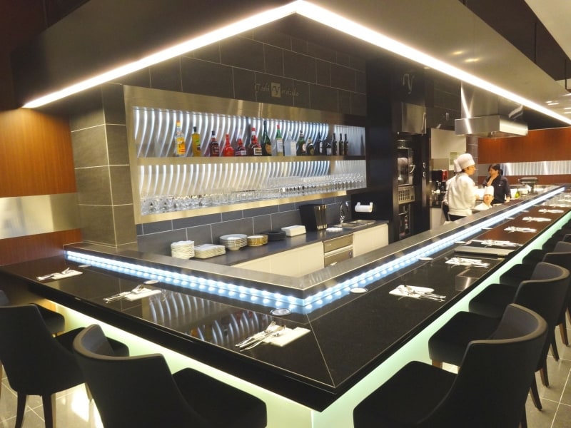 「トシ・ヨロイヅカ 東京」の2階サロン