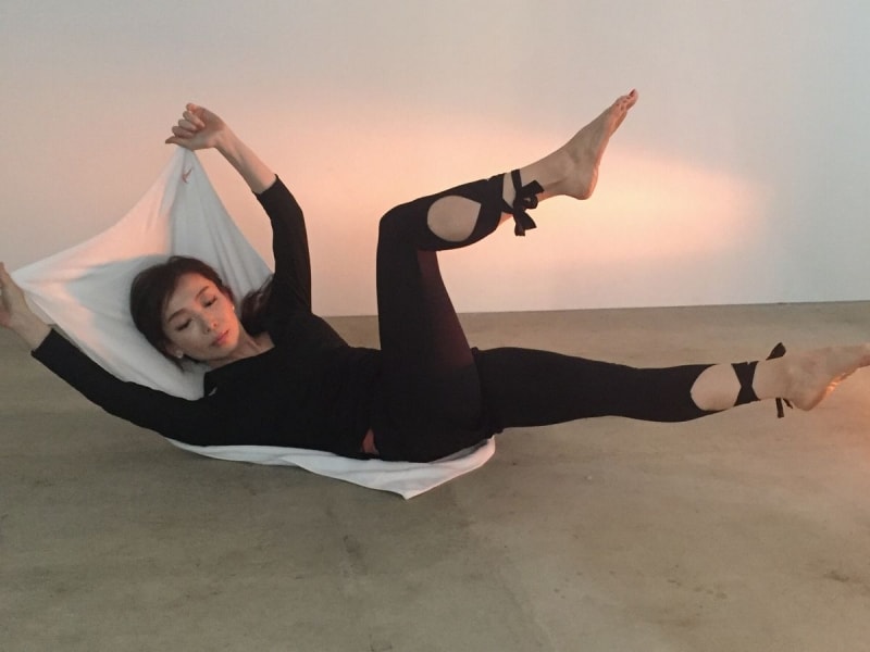 ひねりを加えてくびれを作る