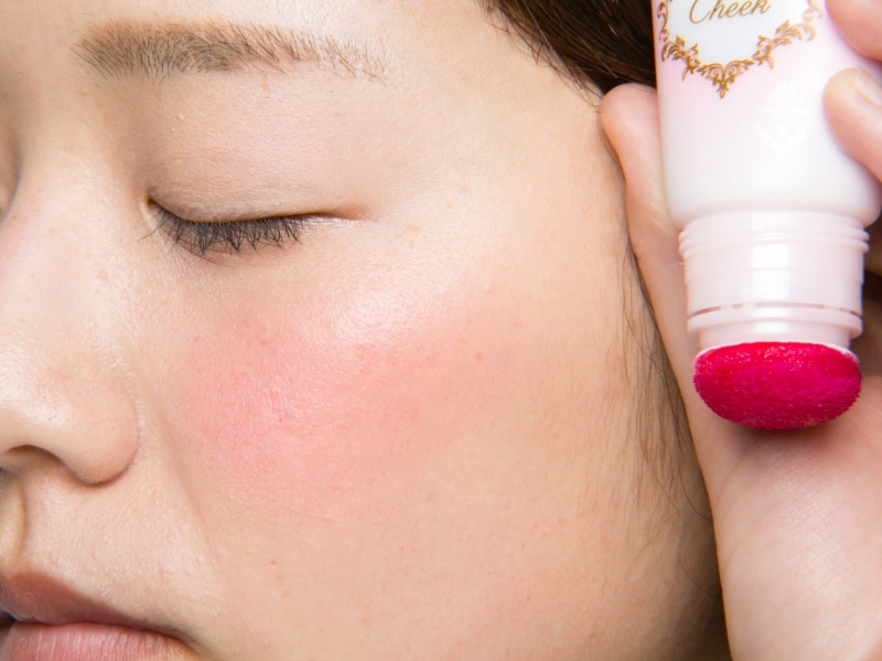 スポンジで塗れるから手を汚さず均一にオン