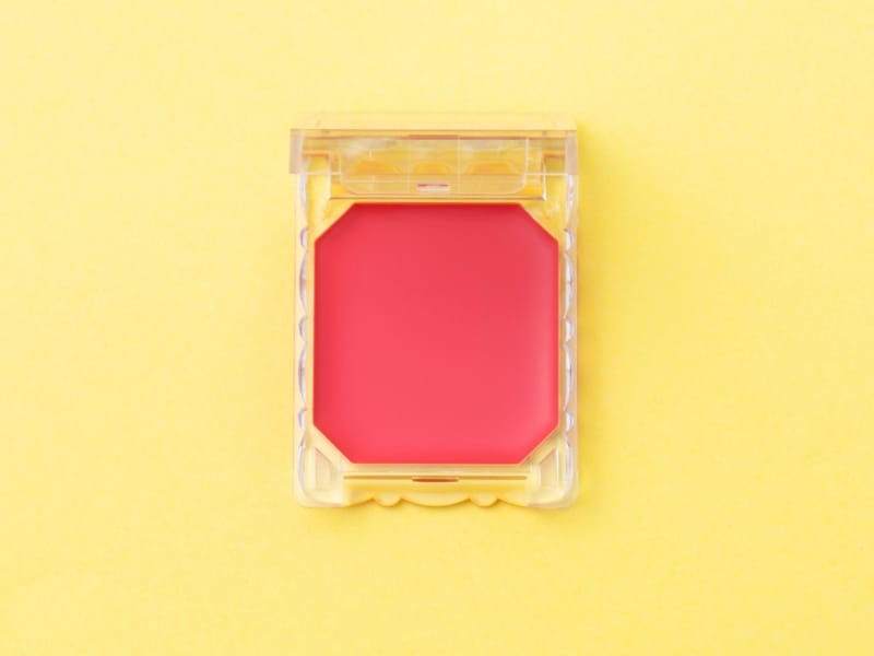 リップにも使えば統一感のあるメイクに