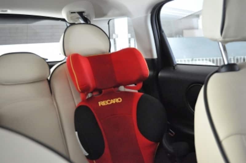 運転席から見た後席チャイルドシート