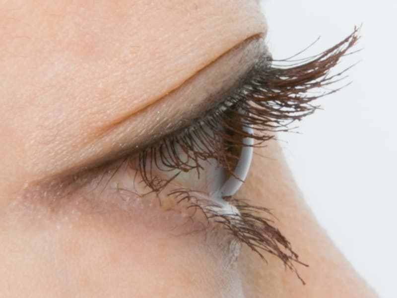 ぐぐっと上向きまつ毛でデカ目に