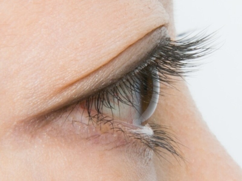 ビフォア横向き。自然なカールがついている状態。