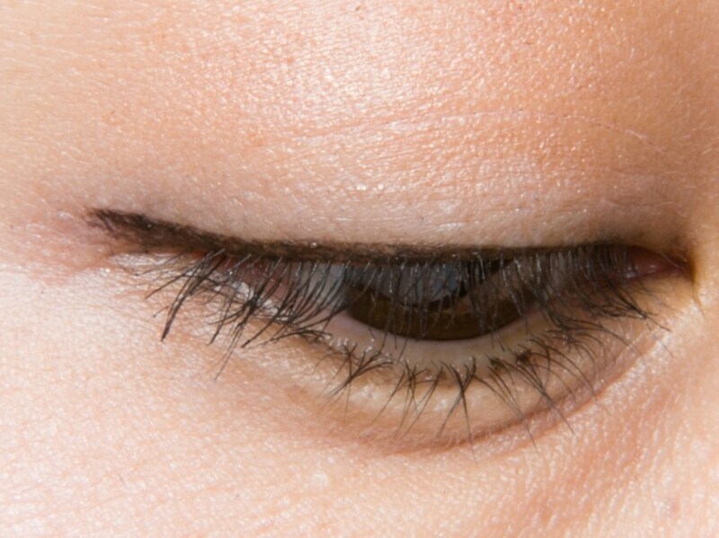 目をソフトに大きく見せる絶妙カラー