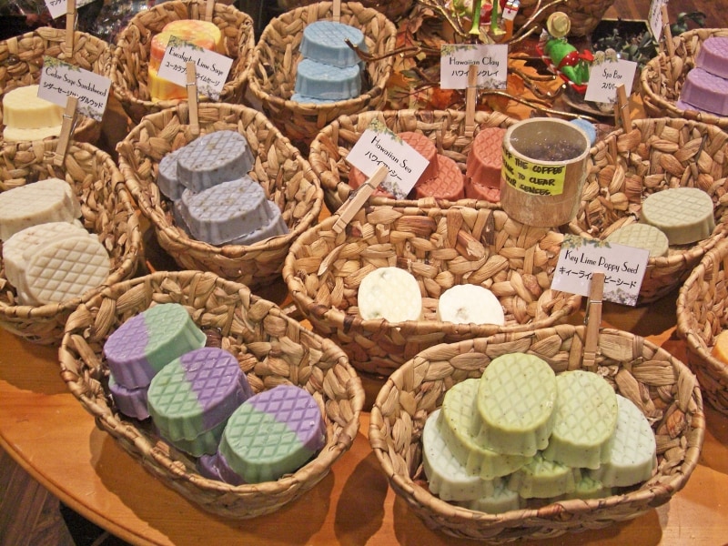 トロピカルフラワーやフルーツの香りが揃うグルメソープ