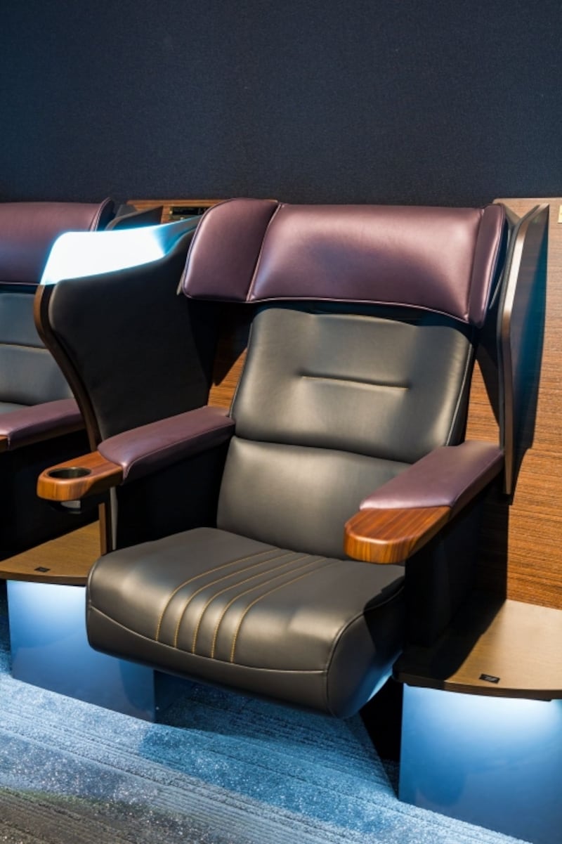 こちらが、ミッドランドスクエア シネマ 2の“プレミアムシート”  写真提供：コトブキシーティング株式会社 撮影：村田雄彦