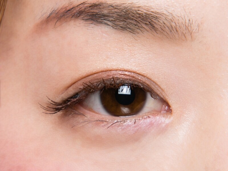 目尻にボリュームを出して目を大きく