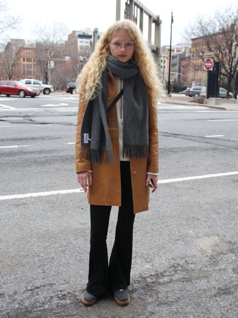 合わせやすいグレーのマフラーundefined