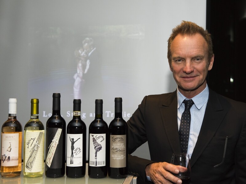 スティングとワイン。右端がシスター・ムーン