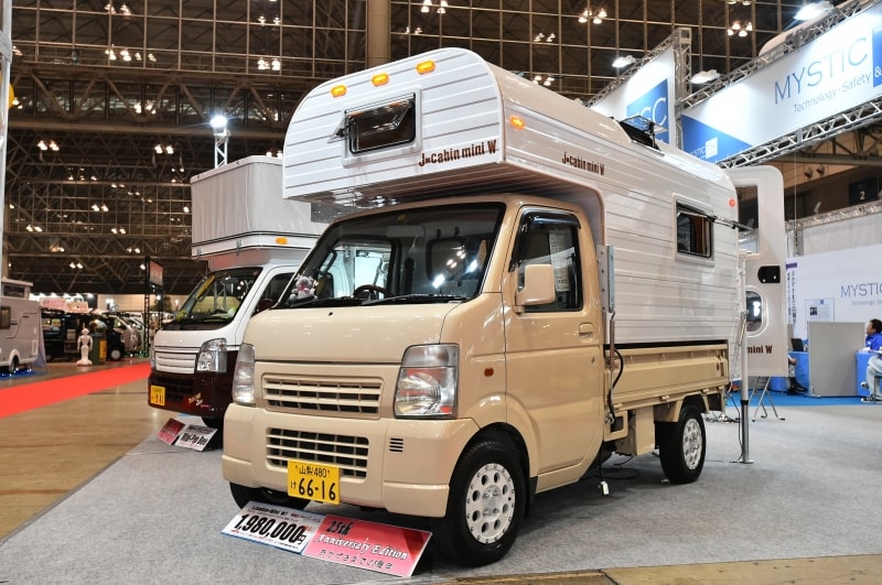 軽トラックに載せるだけで、キャンピングカーに変身！