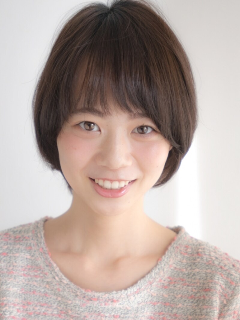 丸みのあるシルエットのショートヘア