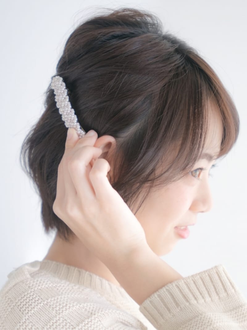 ヘアアクセは耳の後ろの位置に