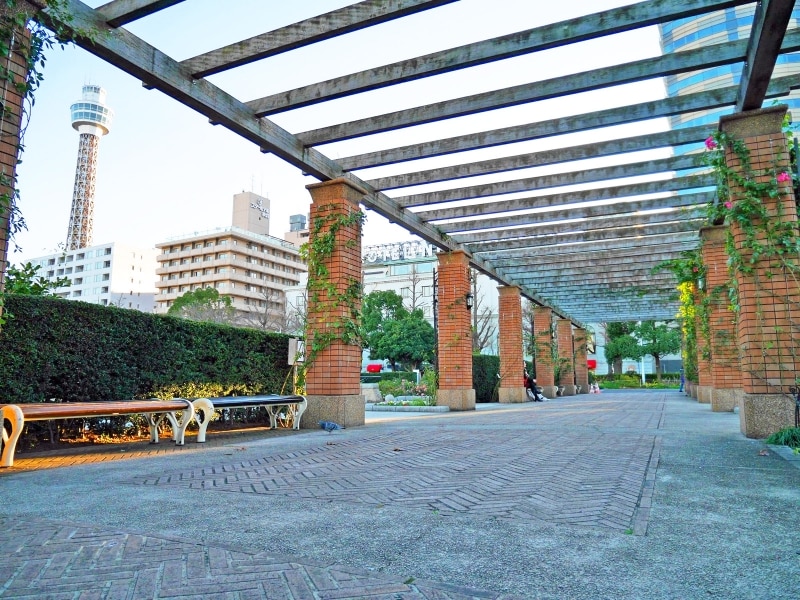 泉鏡花が中島敦になぐさめられていた、山下公園のベンチ(2016年12月17日撮影)