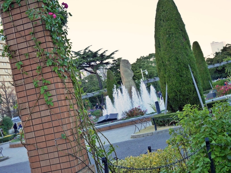 泉鏡花の前に尾崎紅葉が現れた、山下公園の噴水(2016年12月17日撮影)