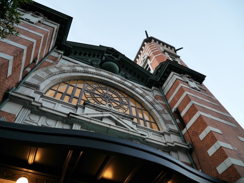 冒頭で影が消えていく横浜市開港記念会館(2016年12月17日撮影)