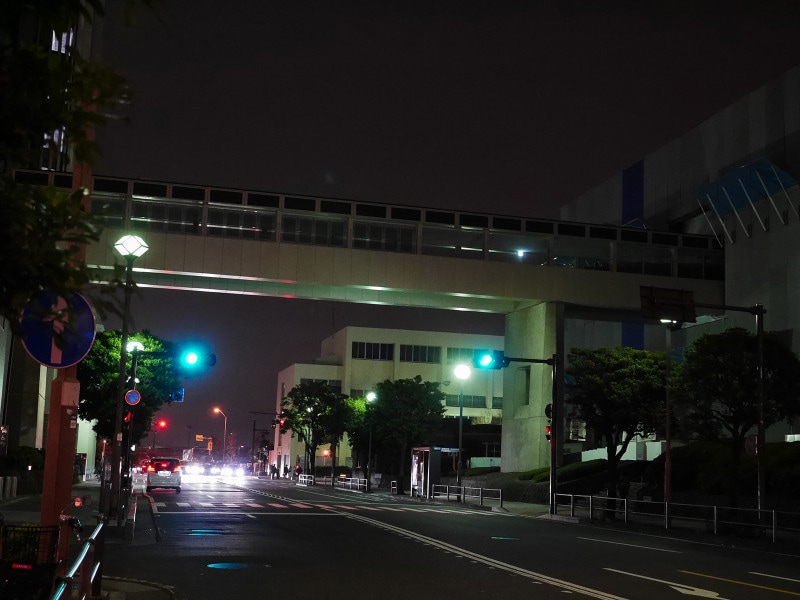 中原中也がバイクで駆け抜けた、神奈川県庁新庁舎と本庁舎を結ぶ連絡通路(2018年12月2日撮影)