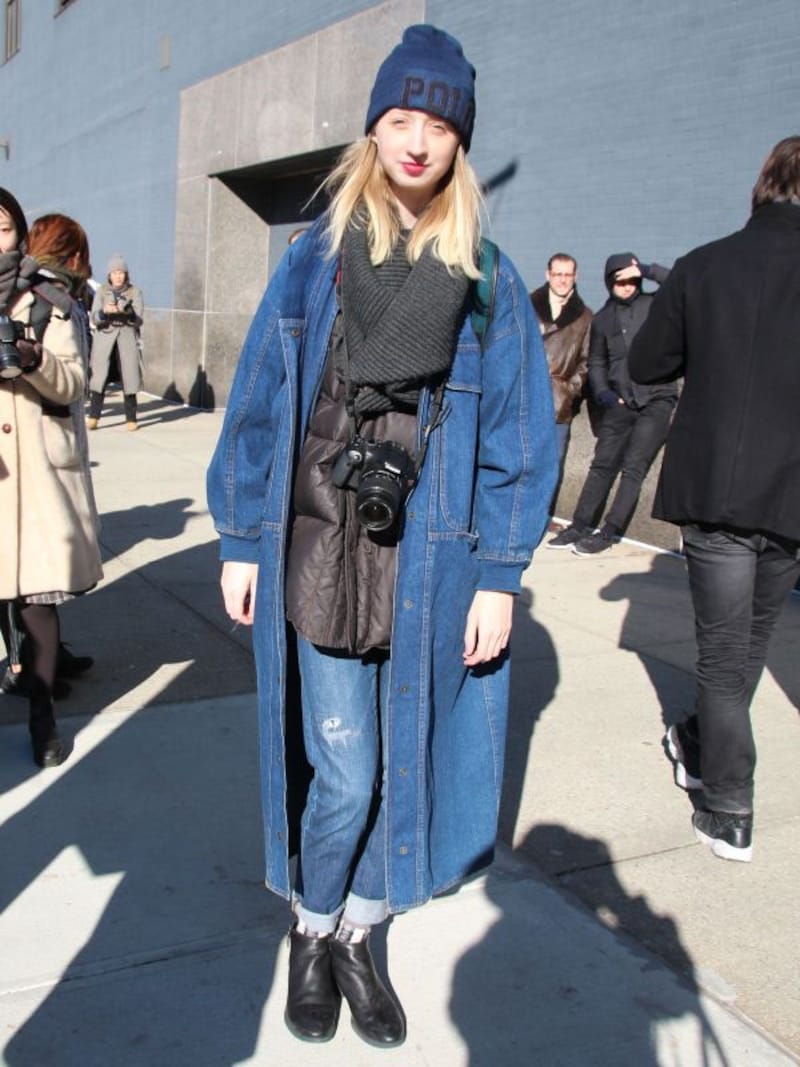 ニット帽もブルーで統一