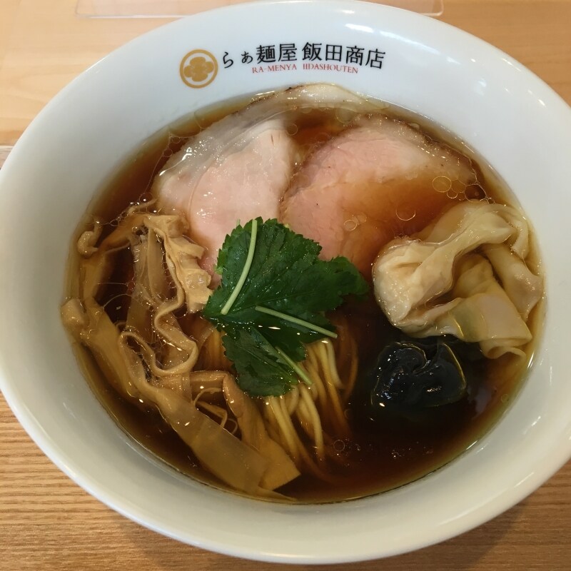 飯田商店undefinedわんたん入り醤油らぁ麺