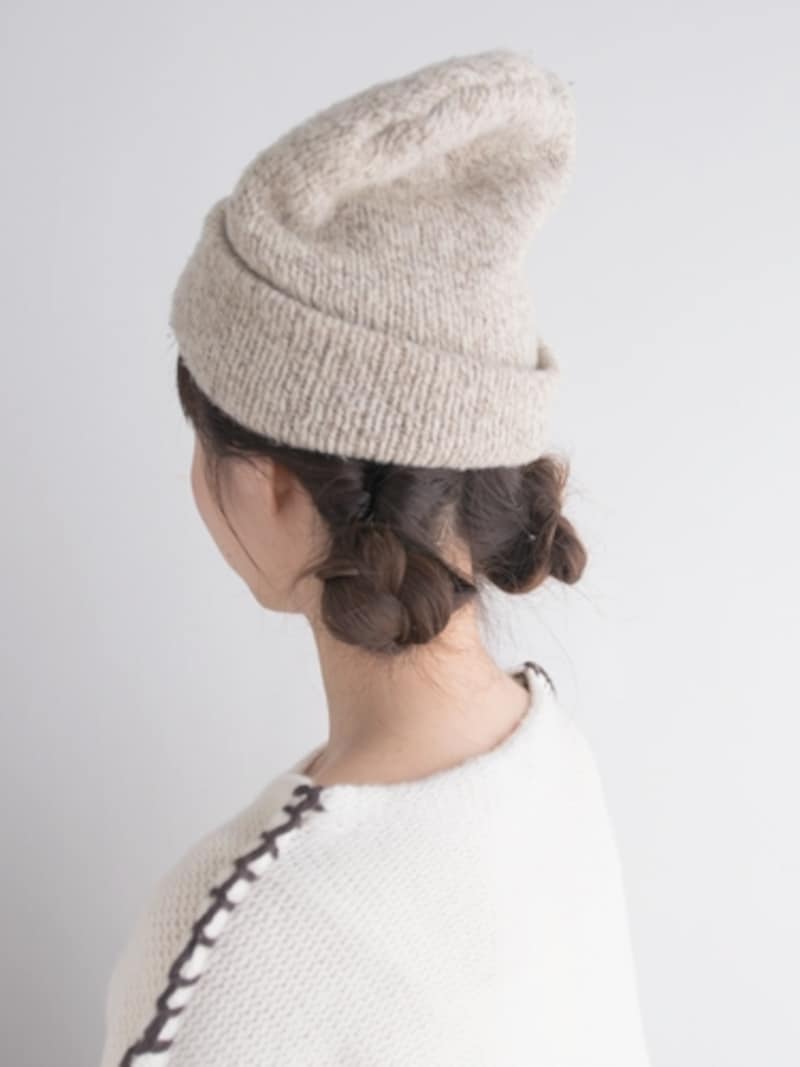 ニット帽に似合う三つ編みアレンジ