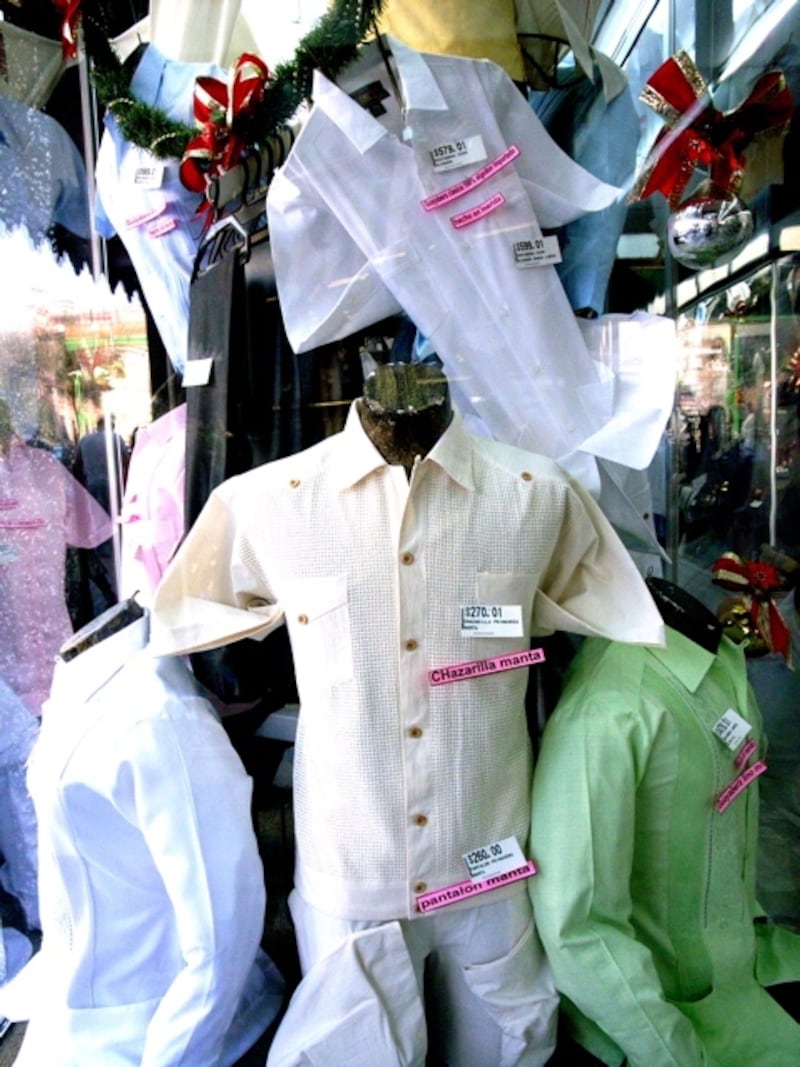 町の洋装店でも売られているグアジャベラ。